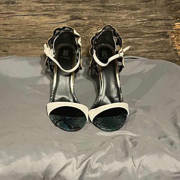 Never worn! Snakeskin leather strappy heels - Picture 2 of 3